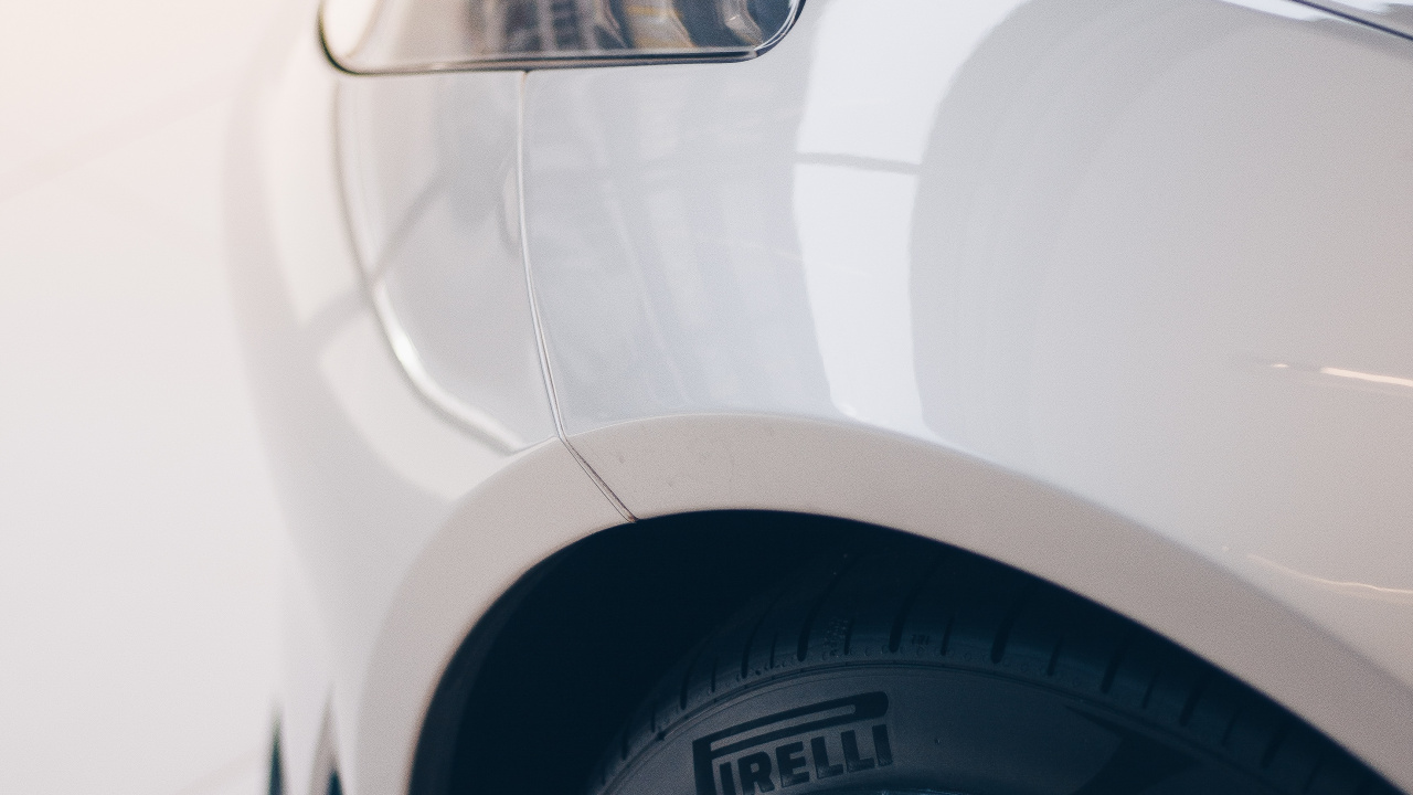 Silver Car With Black Wheel. Wallpaper in 1280x720 Resolution