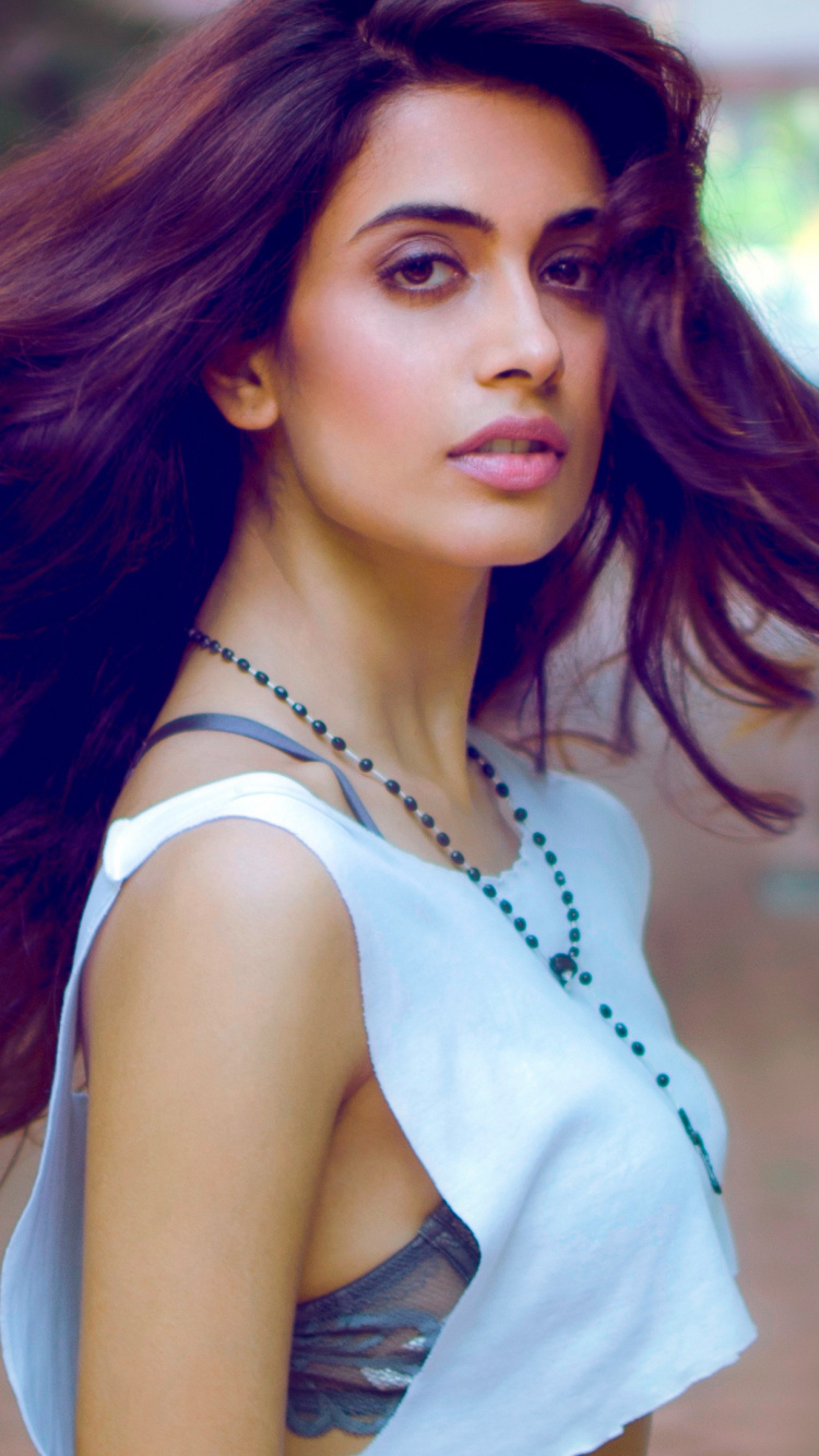 Sarah-Jane Dias, Panjaa, Bollywood, Actor, Cabello. Wallpaper in 750x1334 Resolution