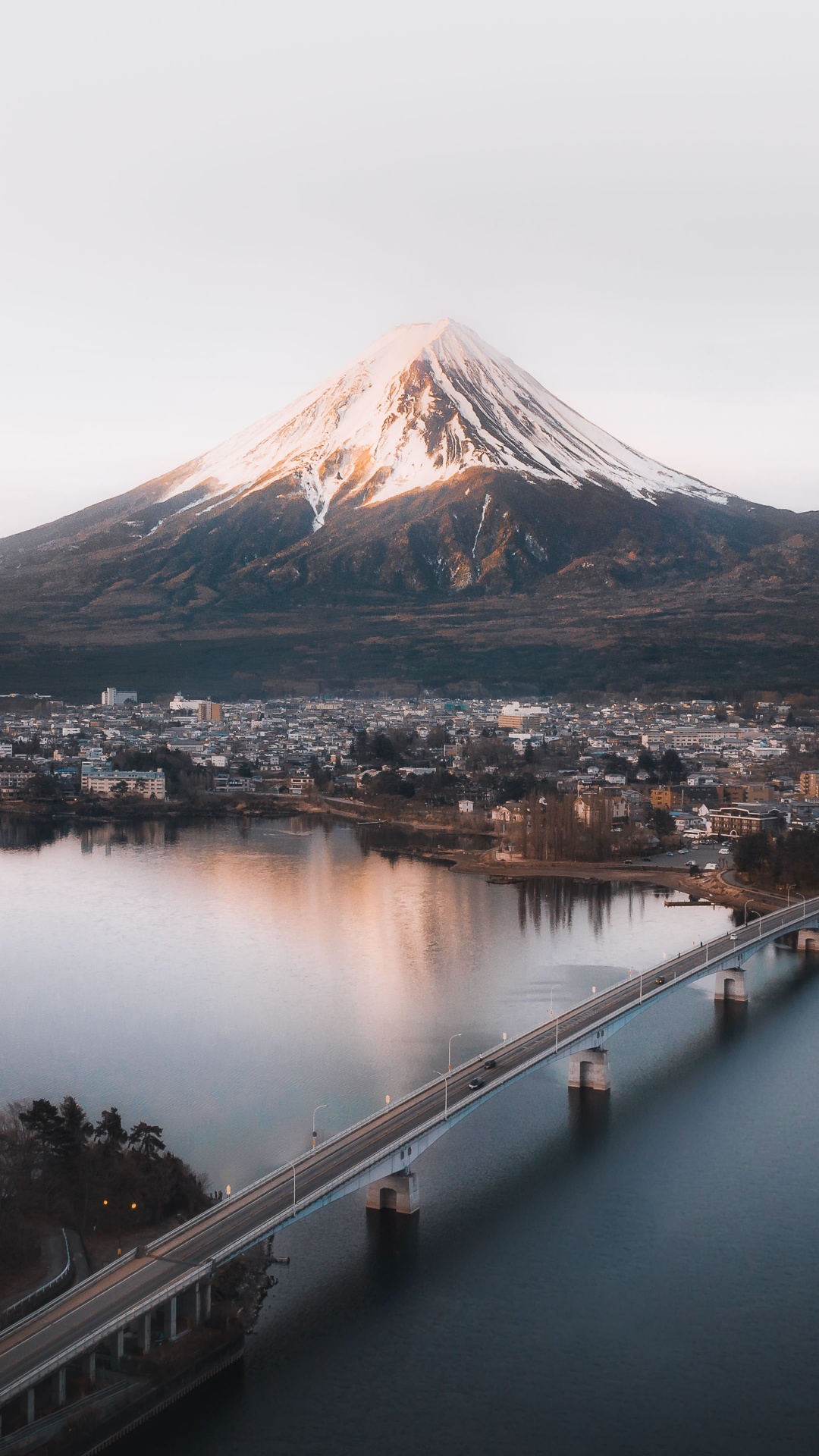 El Lago Kawaguchi, el Monte Fuji, Montaje de Escenografía, Montaña, Agua. Wallpaper in 1080x1920 Resolution