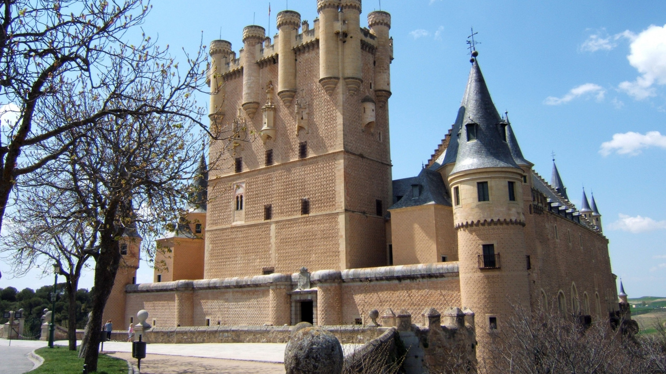 Brown Concrete Castle During Daytime. Wallpaper in 1366x768 Resolution