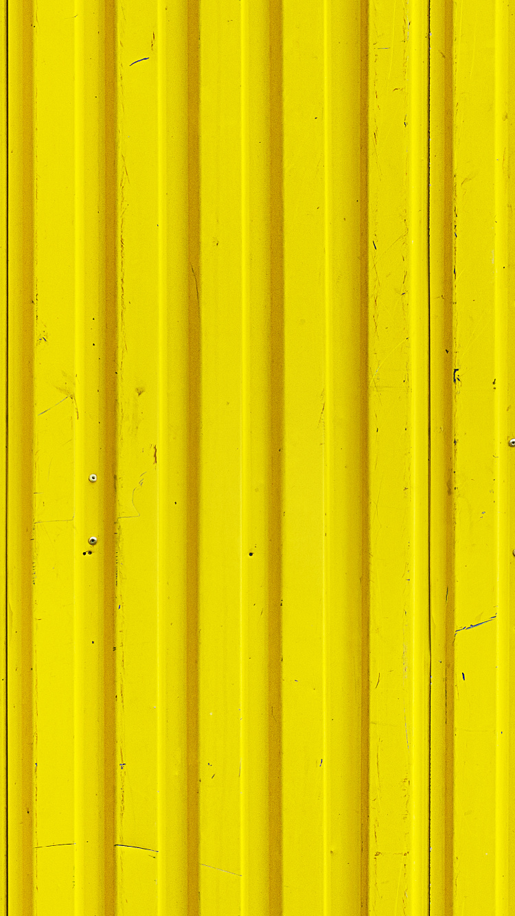 Pared Amarilla Con Pintura Blanca. Wallpaper in 750x1334 Resolution