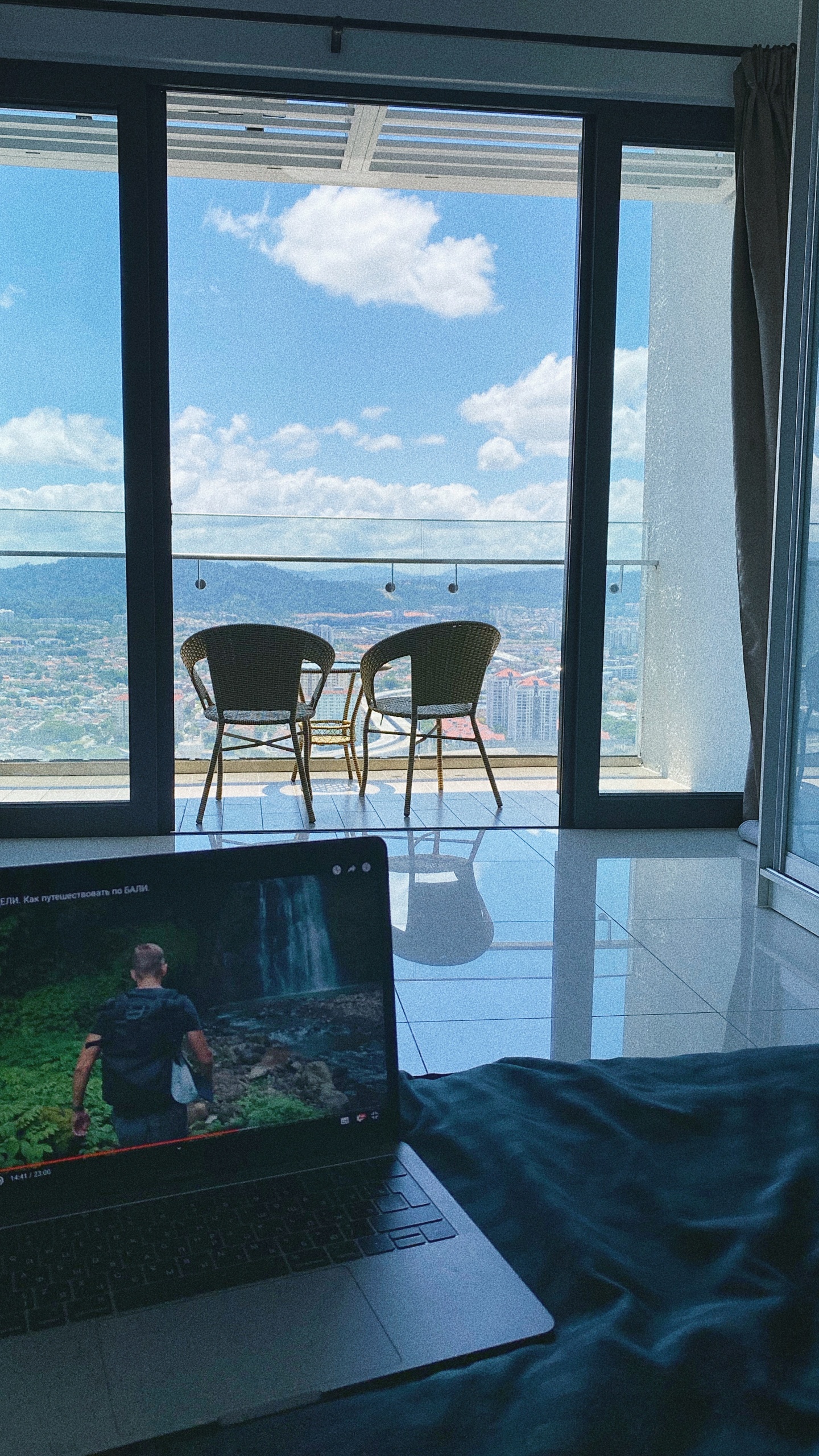 Glass, Interior Design, Room, Electronic Device, Floor. Wallpaper in 1440x2560 Resolution