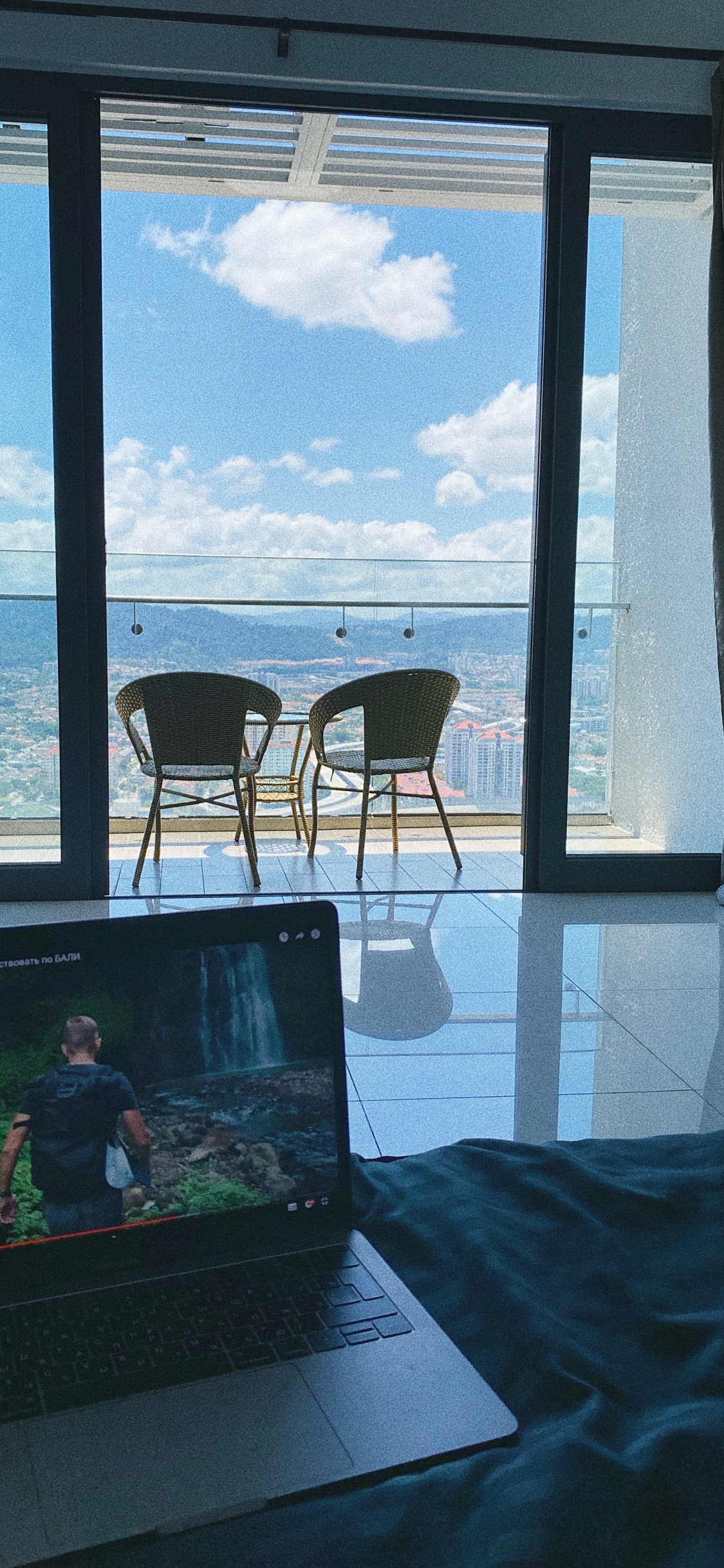 Innenarchitektur, Zimmer, Elektronisches Gerät, Etage, Solatube. Wallpaper in 1125x2436 Resolution