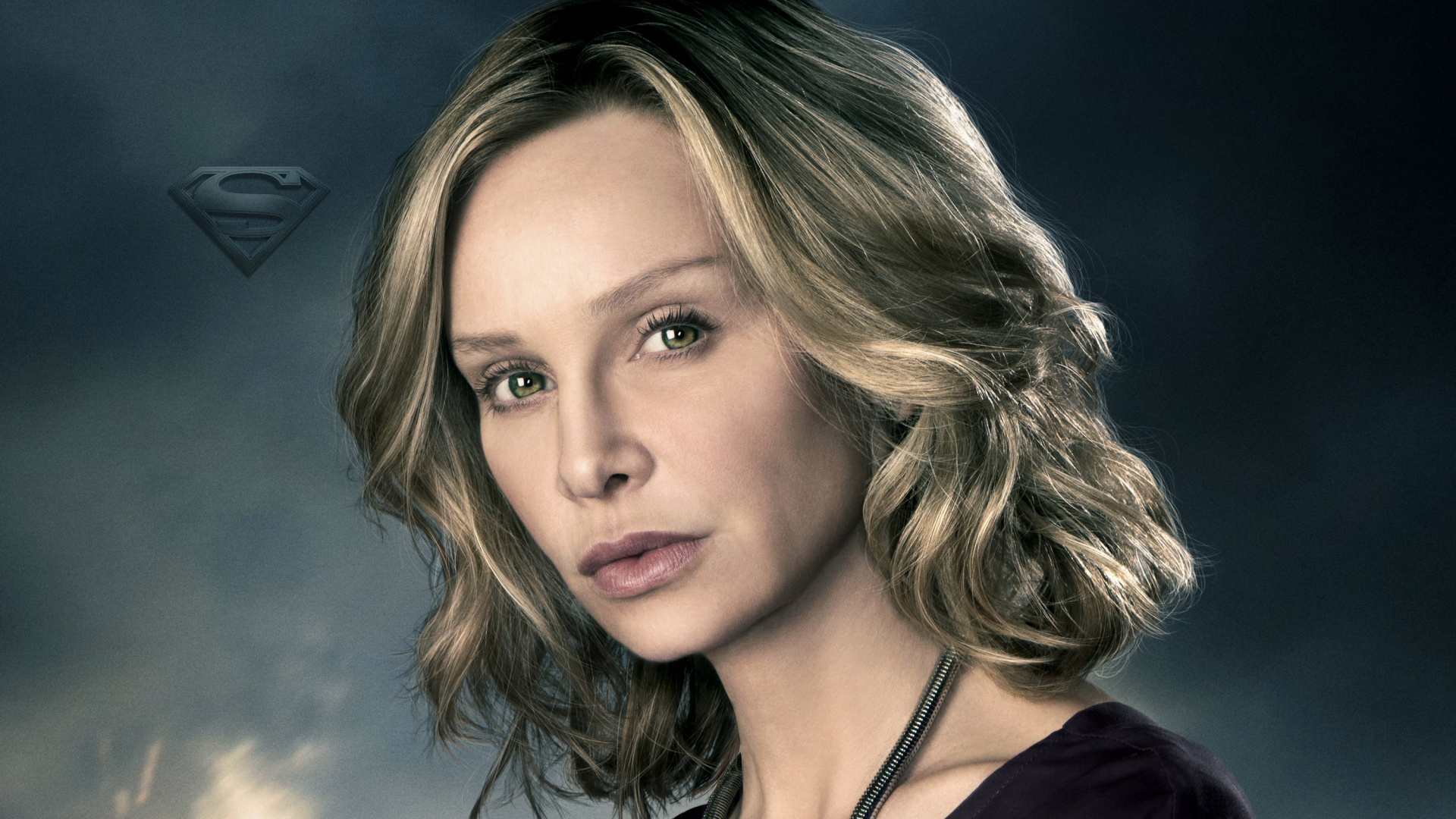 Femme en Chemise Bleue Aux Cheveux Bruns. Wallpaper in 1920x1080 Resolution