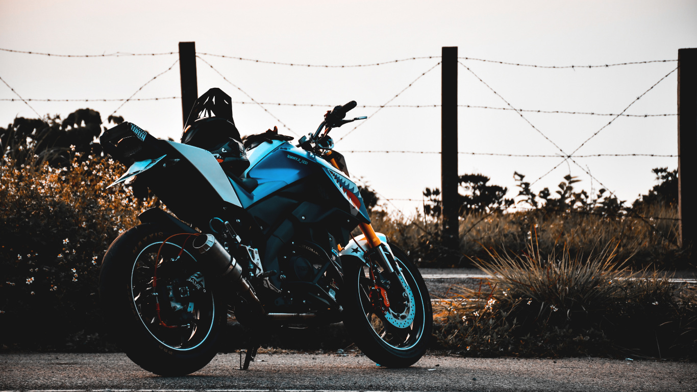 Black and Blue Sports Bike Parked on Gray Concrete Road During Daytime. Wallpaper in 1366x768 Resolution