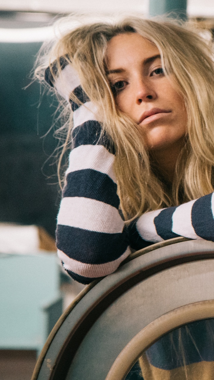 Washing Machine, Laundry, Blond, Sitting, Clothing. Wallpaper in 720x1280 Resolution