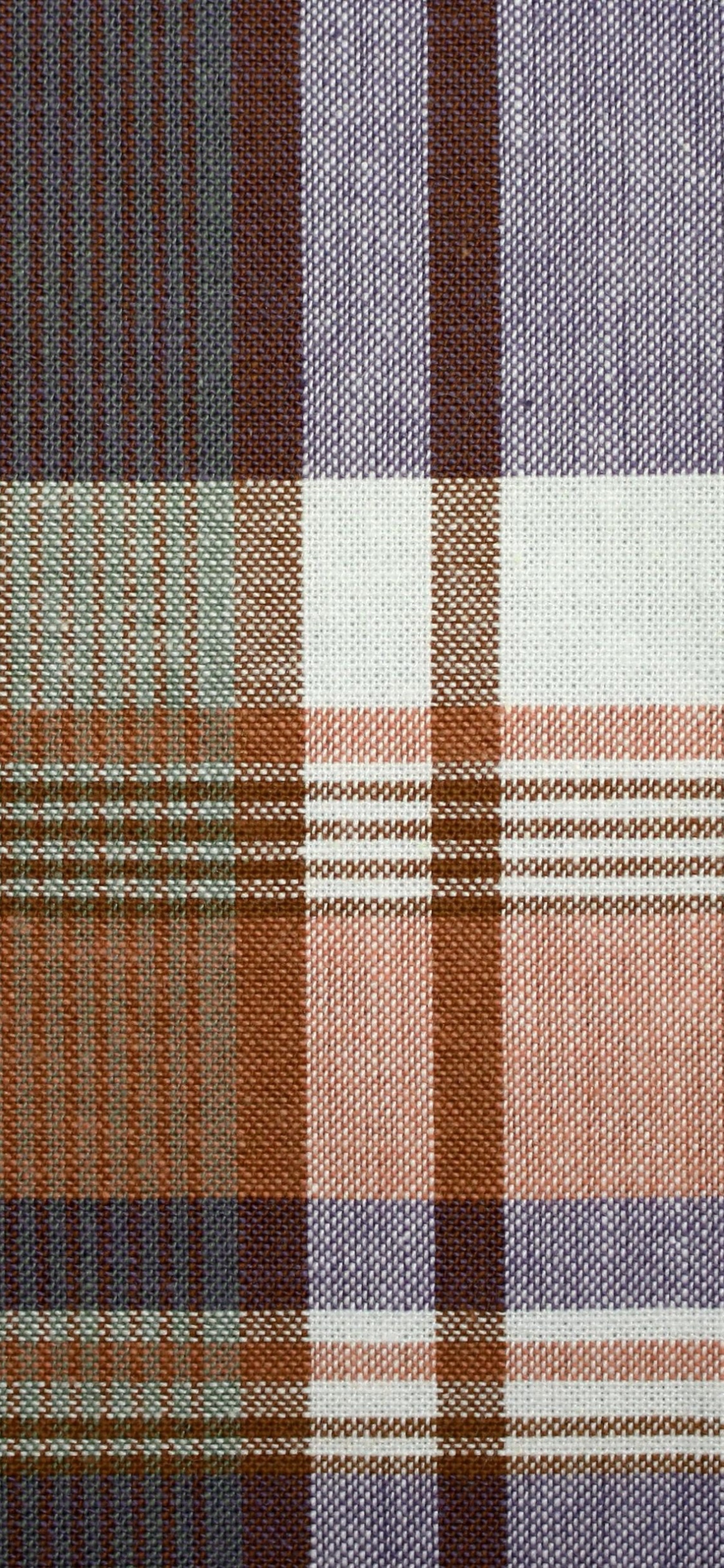 Braun-blau-weiß Kariertes Textil. Wallpaper in 1125x2436 Resolution