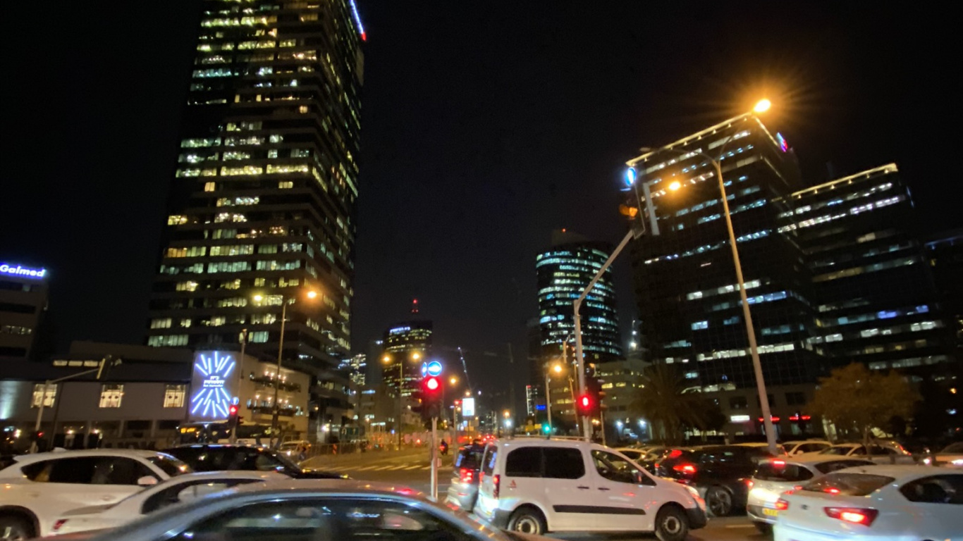 Neumatico, Rueda, Urbe, Llanta de Aleación. Wallpaper in 1366x768 Resolution