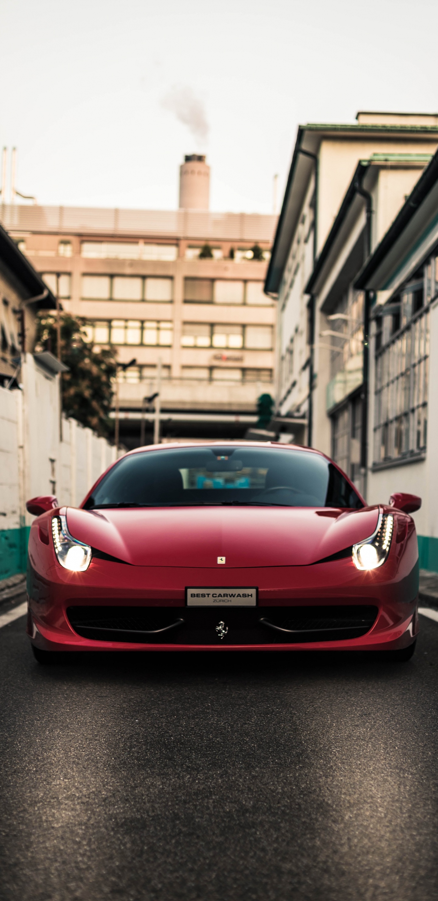 Ferrari 458 Italia Rojo Estacionado en la Acera Durante el Día. Wallpaper in 1440x2960 Resolution