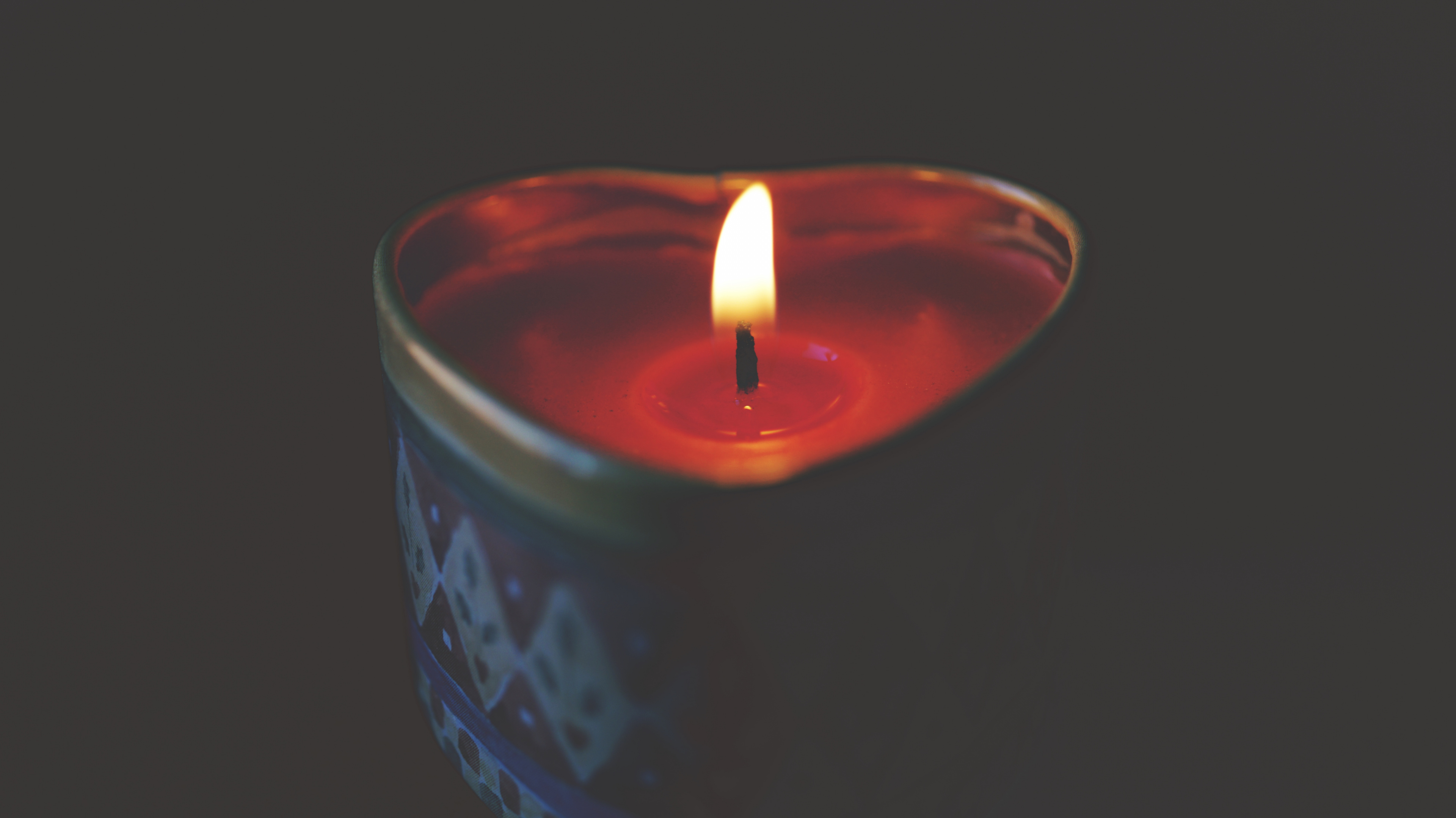 Red Lighted Candle on Blue Round Container. Wallpaper in 3840x2160 Resolution