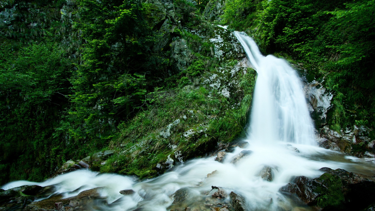 Water Falls on Rocky Ground. Wallpaper in 1280x720 Resolution