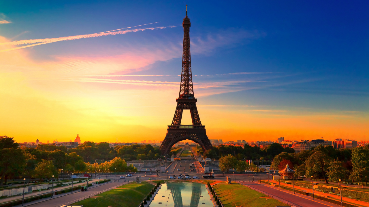 Eiffel Tower Under Blue Sky During Sunset. Wallpaper in 1280x720 Resolution