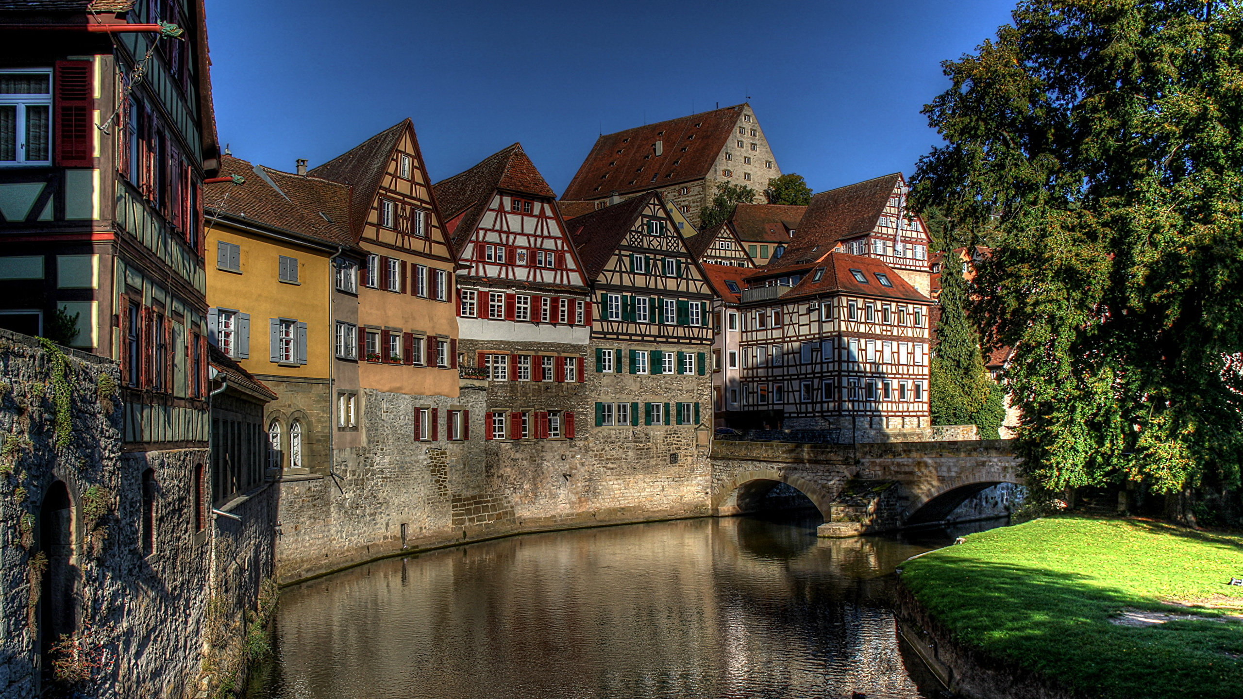 的房子, 反射, 运河, 农舍, 天空 壁纸 2560x1440 允许