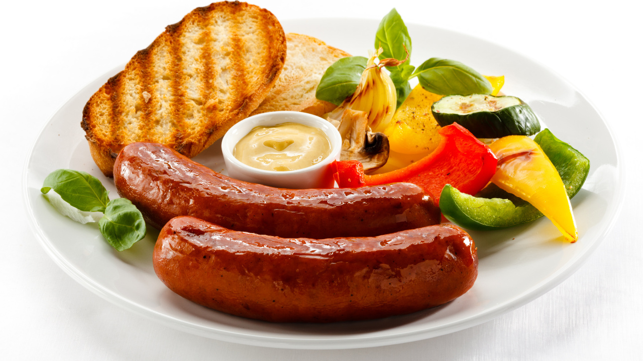 Sausage With Sliced Tomato and Cucumber on White Ceramic Plate. Wallpaper in 1280x720 Resolution