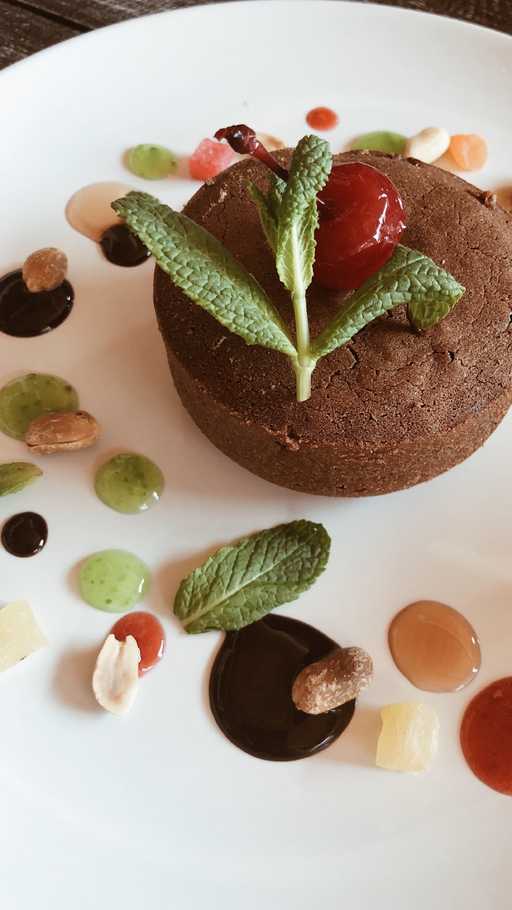 Frozen Dessert, Christmas Pudding, Chocolate, Food, Ingredient. Wallpaper in 720x1280 Resolution