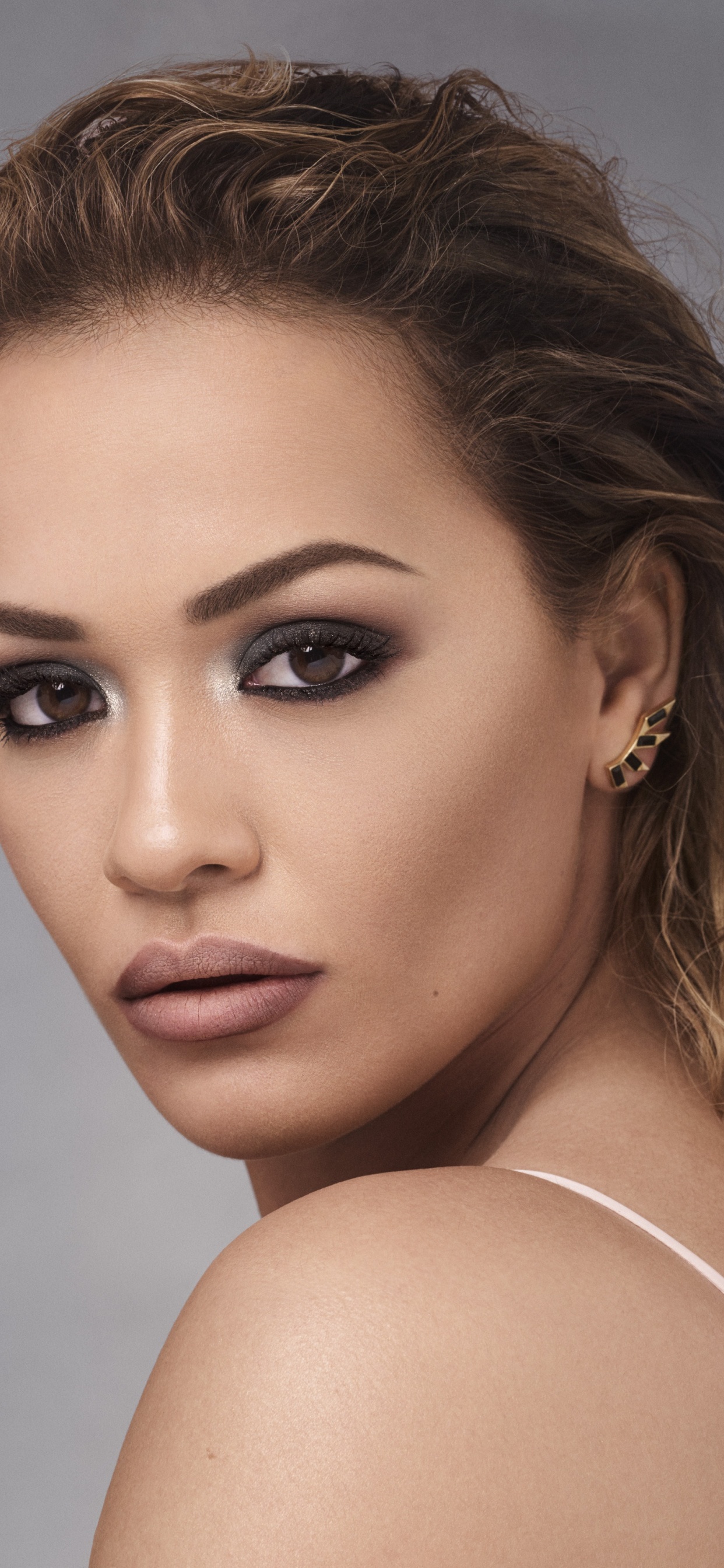 Rita Ora, Chica, Cabello, Ceja, Piel. Wallpaper in 1242x2688 Resolution