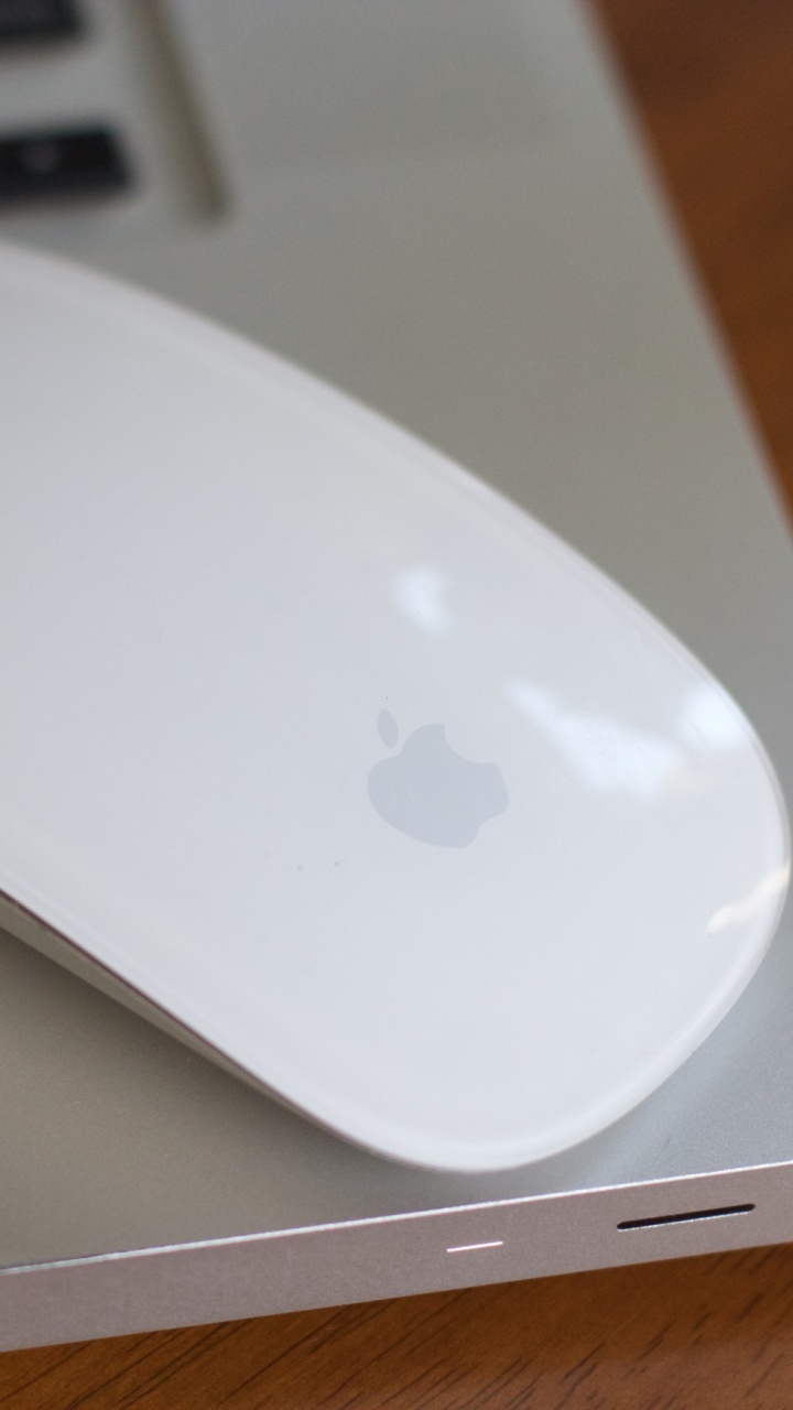 Ratón Mágico de Manzana en Mesa Blanca. Wallpaper in 720x1280 Resolution