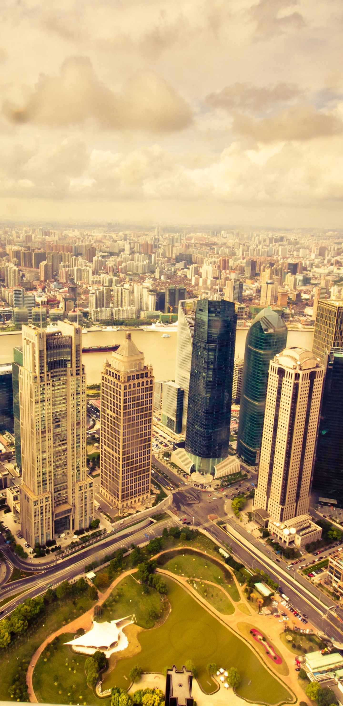 Vista Aérea de Los Edificios de la Ciudad Durante el Día.. Wallpaper in 1440x2960 Resolution