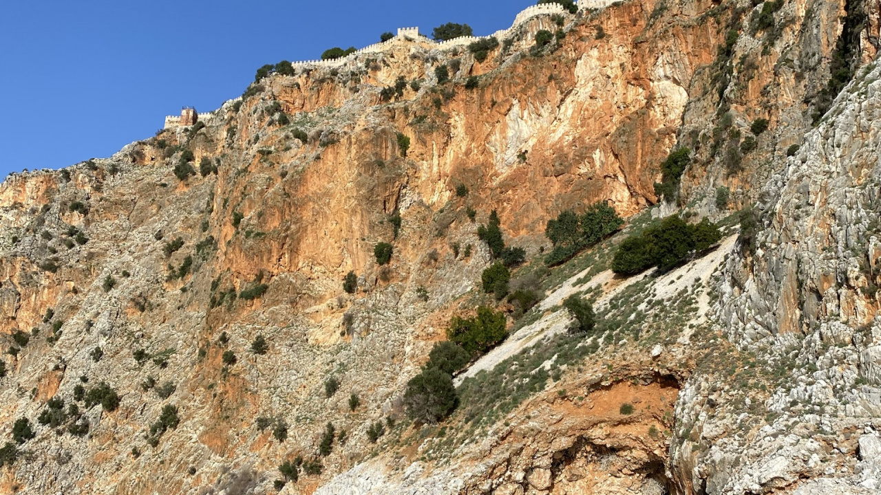 Cliff, Water, Mountain, Bedrock, Lake. Wallpaper in 1280x720 Resolution