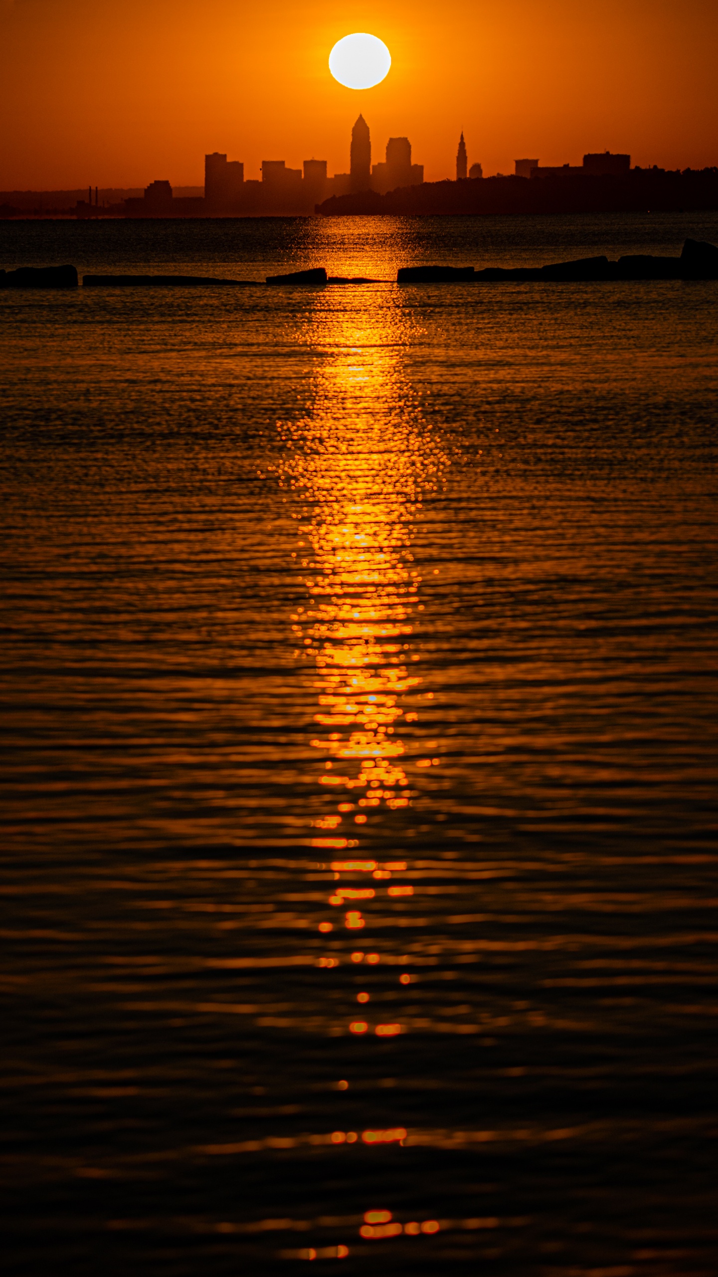 Plan D'eau au Coucher du Soleil. Wallpaper in 1440x2560 Resolution