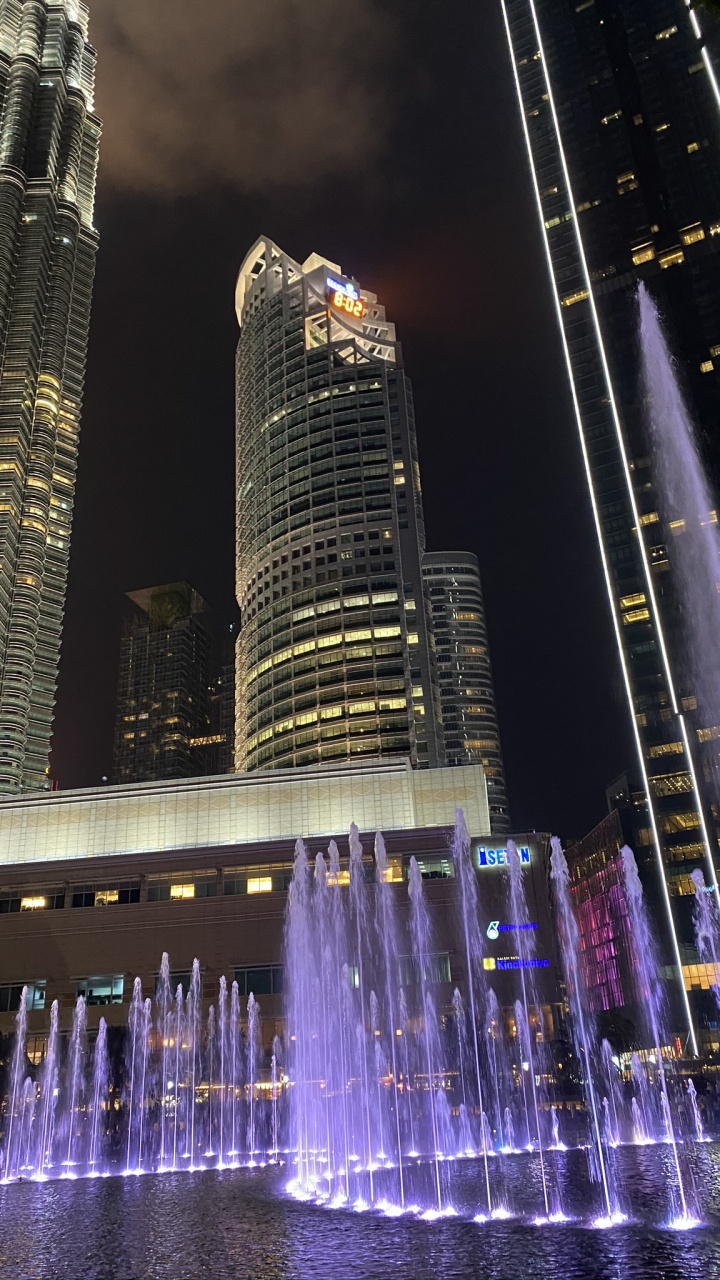 Petronas Towers, Kuala Lumpur, Malaysia, Water, Tower Block. Wallpaper in 720x1280 Resolution