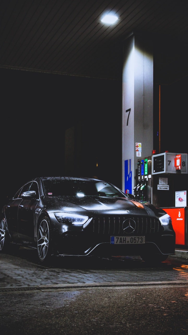 Porsche 911 Noire Garée Devant le Bâtiment Rouge et Blanc. Wallpaper in 720x1280 Resolution