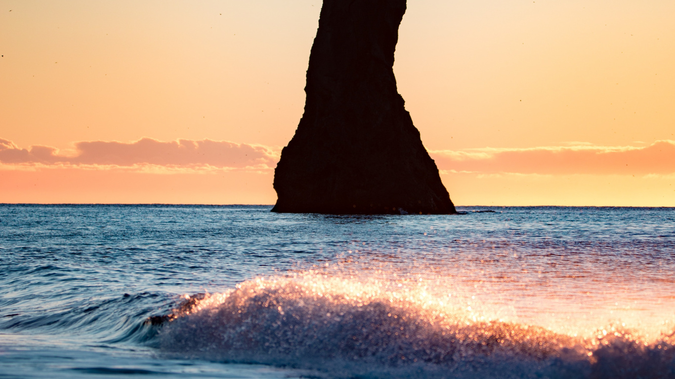 Horizon, Ocean, Rock, Shore, Coast. Wallpaper in 1366x768 Resolution