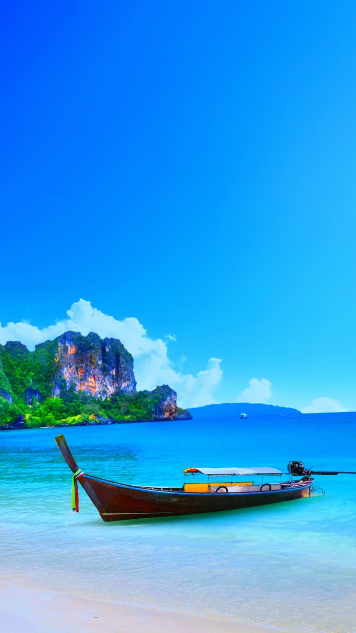 Brown Boat on Sea Shore During Daytime. Wallpaper in 720x1280 Resolution