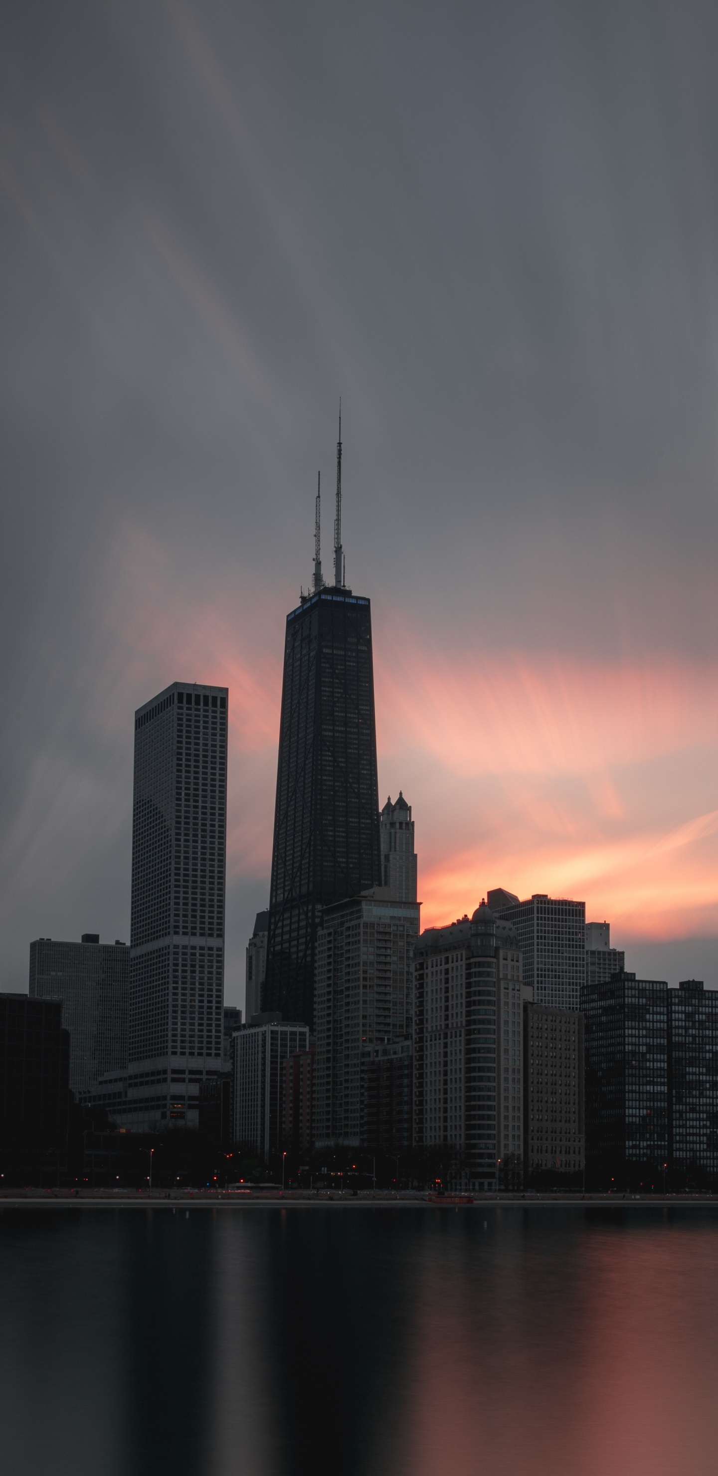 Horizon de la Ville Pendant la Nuit. Wallpaper in 1440x2960 Resolution
