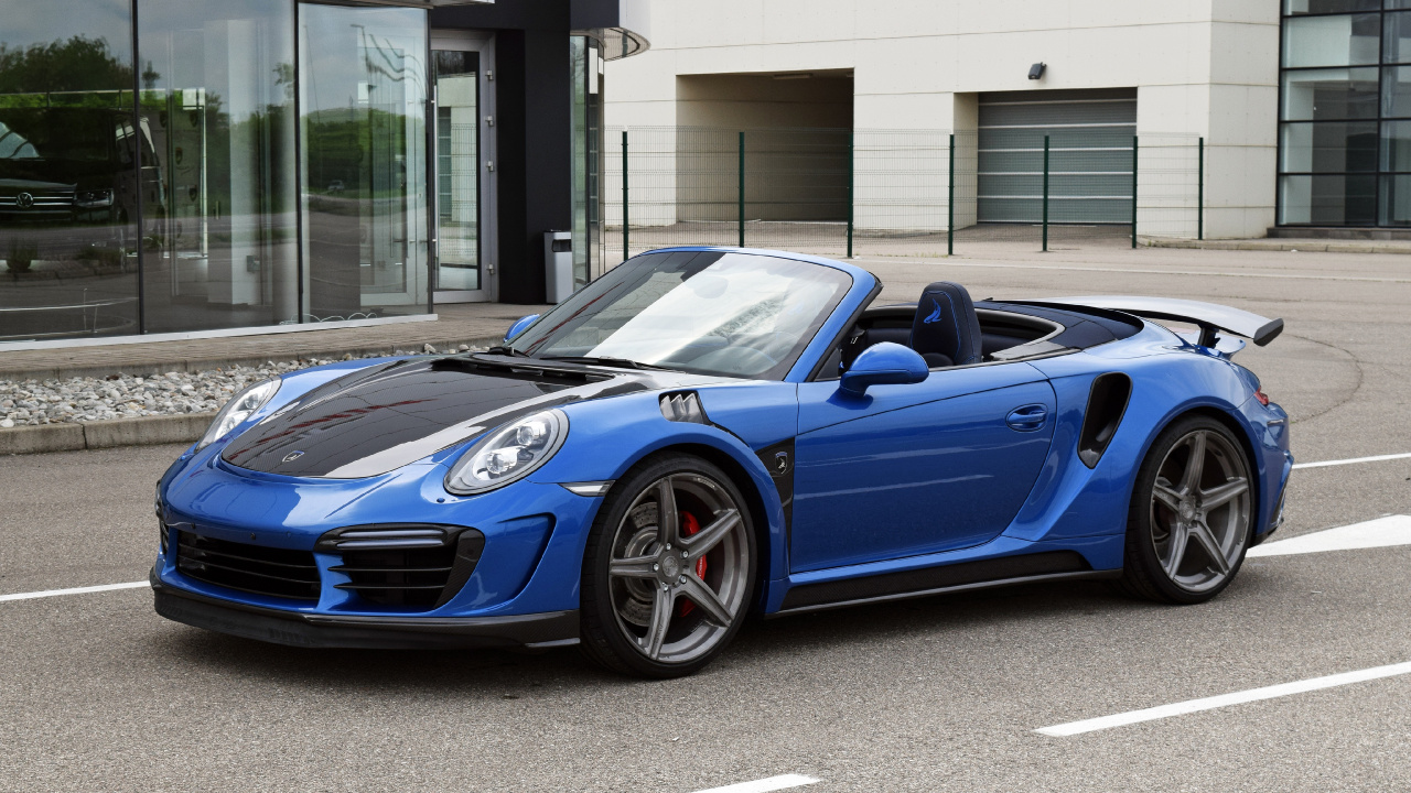 Porsche 911 Azul Estacionado Cerca Del Edificio Durante el Día. Wallpaper in 1280x720 Resolution