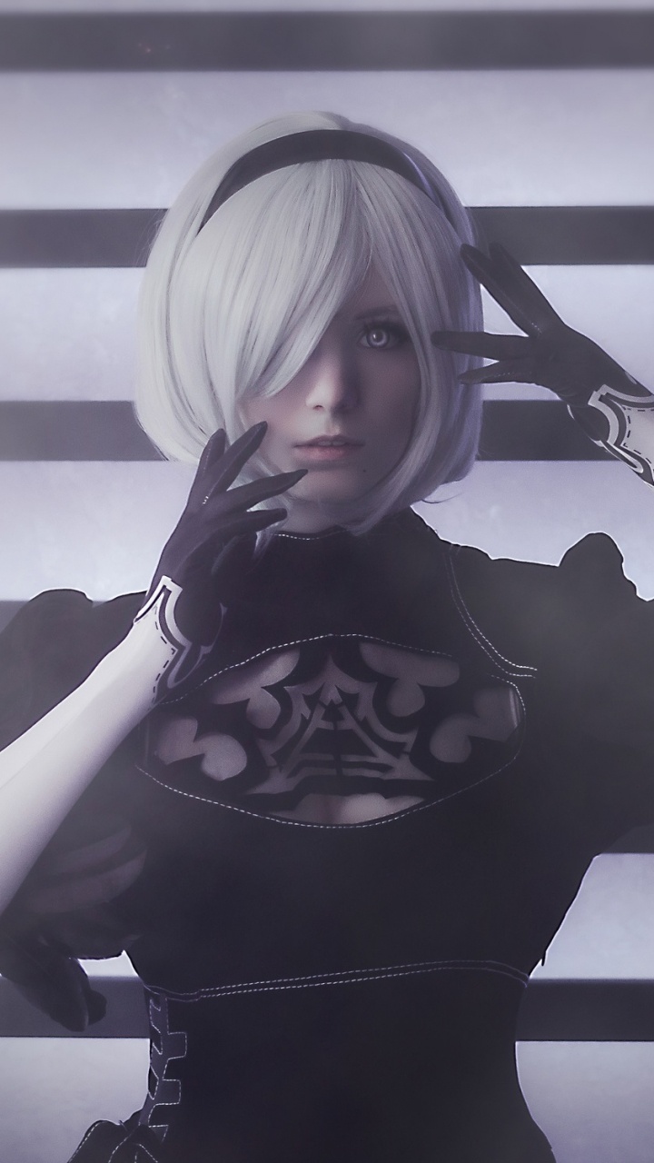 Mujer, En, Negro, Camiseta Sin Mangas, Tenencia, Rifle. Wallpaper in 720x1280 Resolution