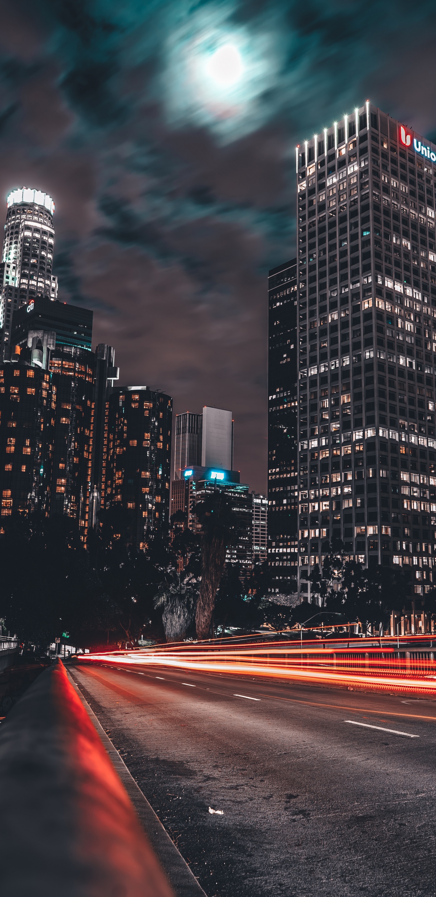 Fotografía de Lapso de Tiempo de Los Edificios de la Ciudad Durante la Noche. Wallpaper in 1440x2960 Resolution