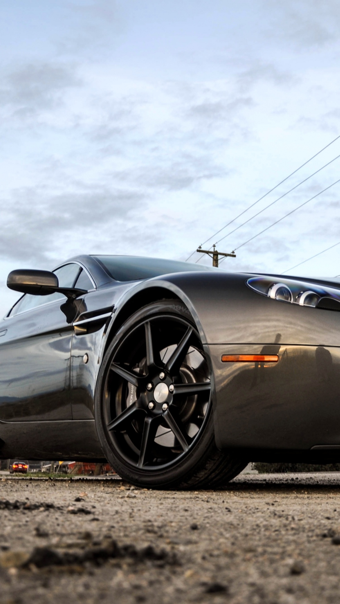 Porsche 911 Noire Sur Route Sous Des Nuages Blancs. Wallpaper in 1080x1920 Resolution