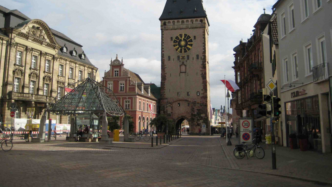 Brown Concrete Building Near Brown Concrete Building During Daytime. Wallpaper in 1366x768 Resolution