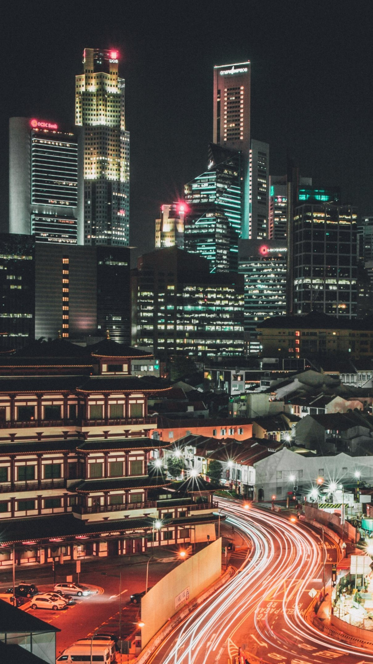 Edificios de la Ciudad Durante la Noche.. Wallpaper in 750x1334 Resolution