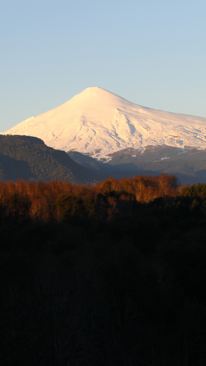 Montaña Cubierta de Nieve Durante el Día. Wallpaper in 720x1280 Resolution