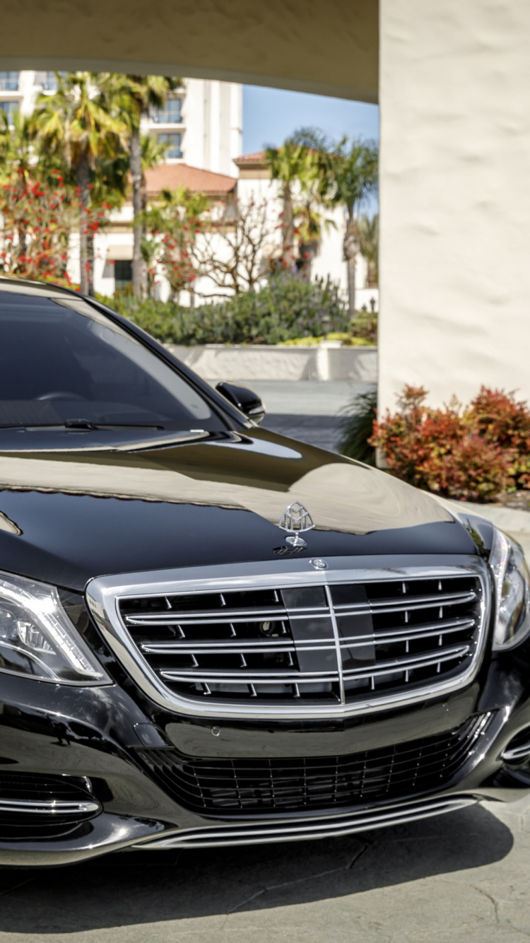 Black Mercedes Benz c Class Parked Near White Concrete Building During Daytime. Wallpaper in 750x1334 Resolution