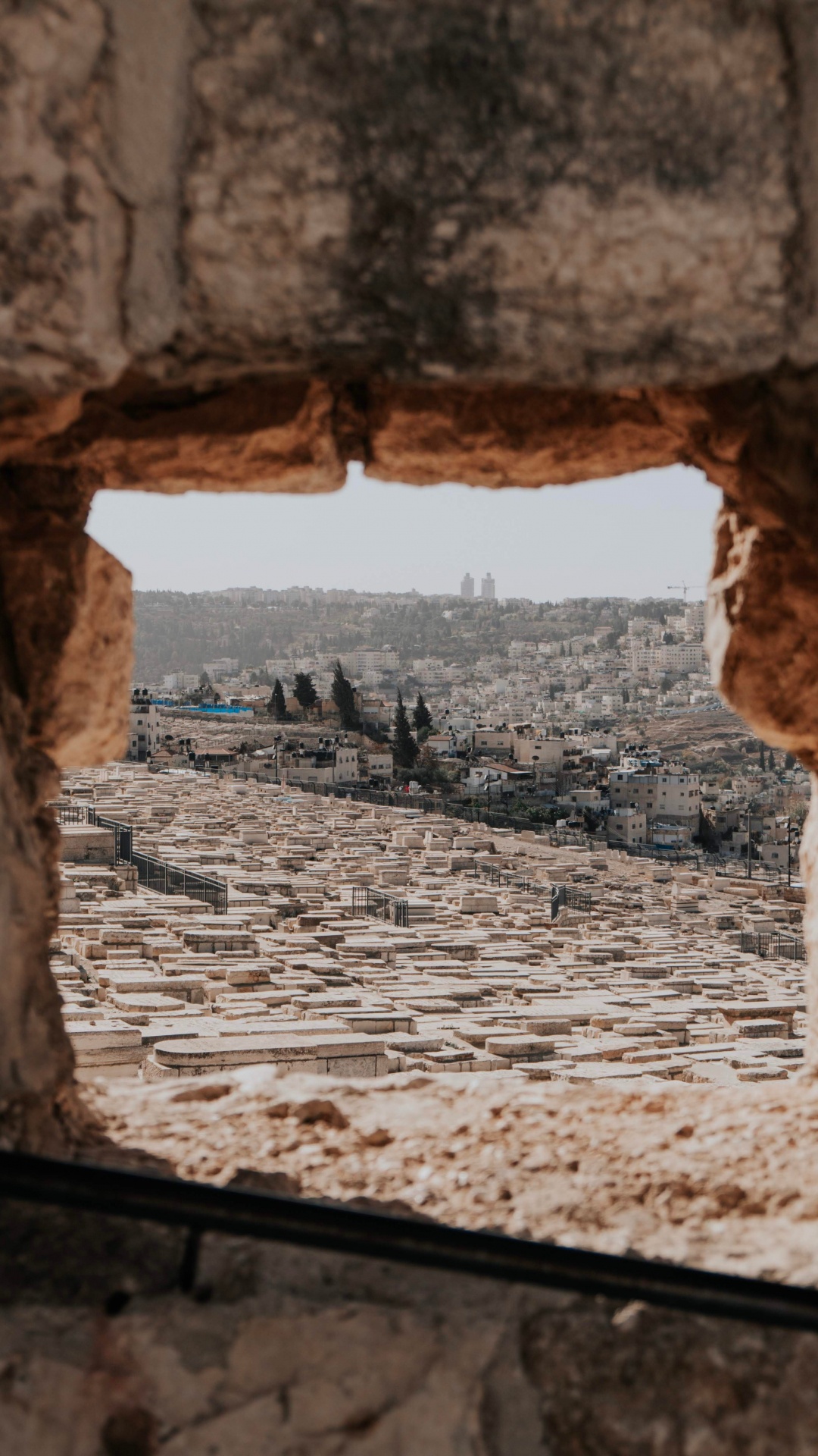 Formation Rocheuse Brune Pendant la Journée. Wallpaper in 1080x1920 Resolution