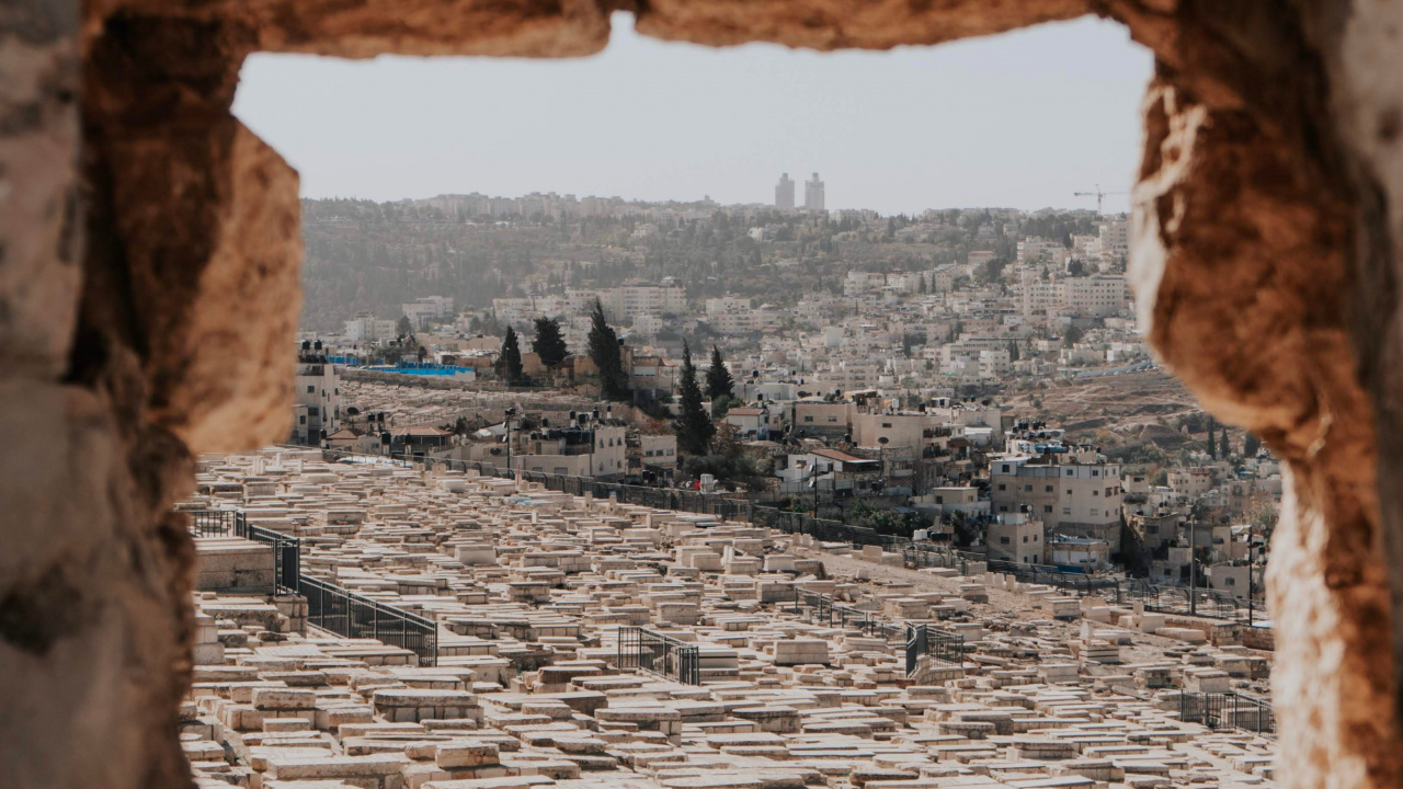 Formation Rocheuse Brune Pendant la Journée. Wallpaper in 1280x720 Resolution