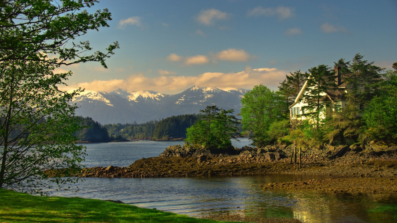 White House Near Green Trees and Body of Water Under White Clouds and Blue Sky During. Wallpaper in 1280x720 Resolution