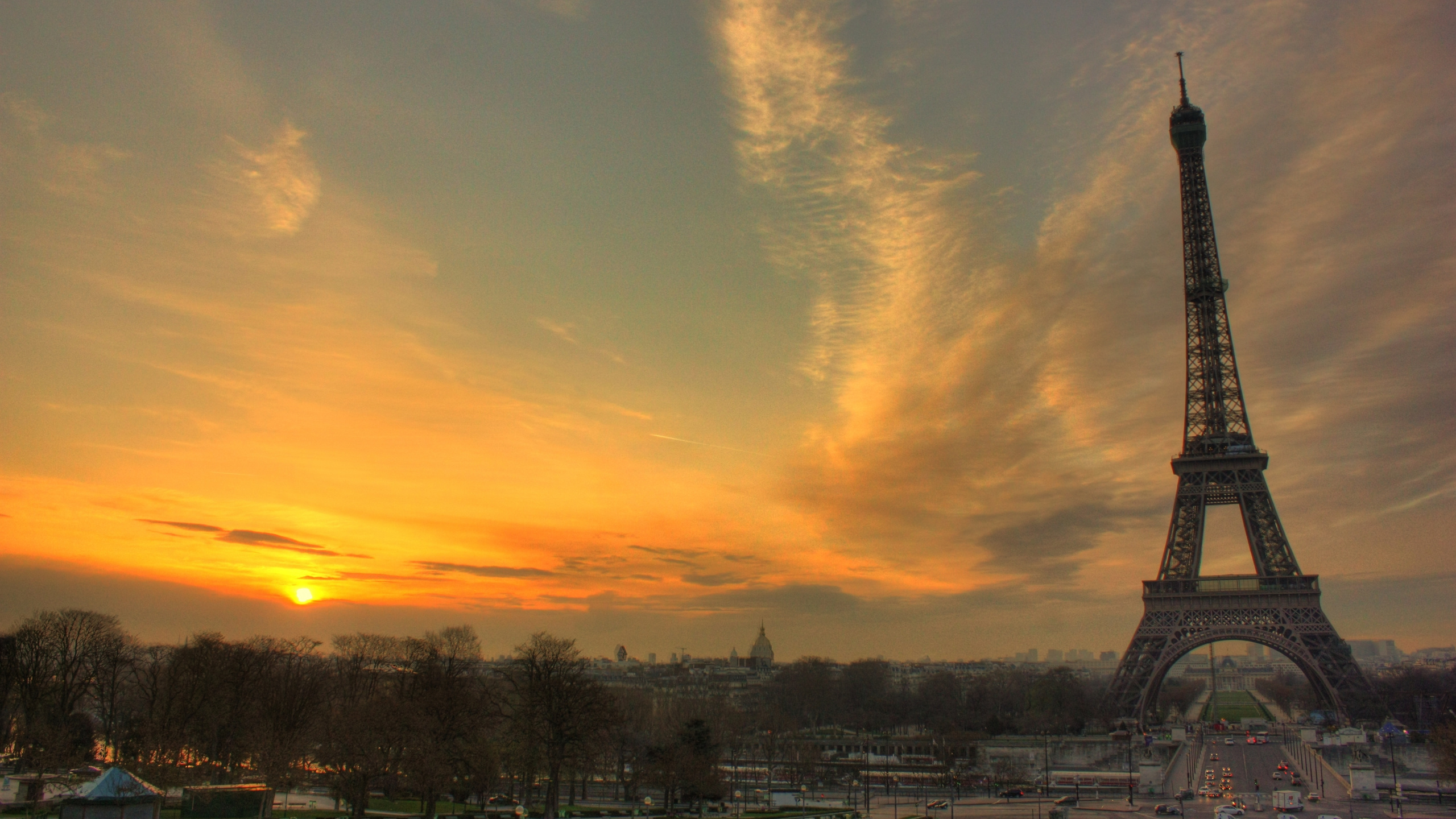 Silhouette de Tour Pendant le Coucher du Soleil. Wallpaper in 2560x1440 Resolution