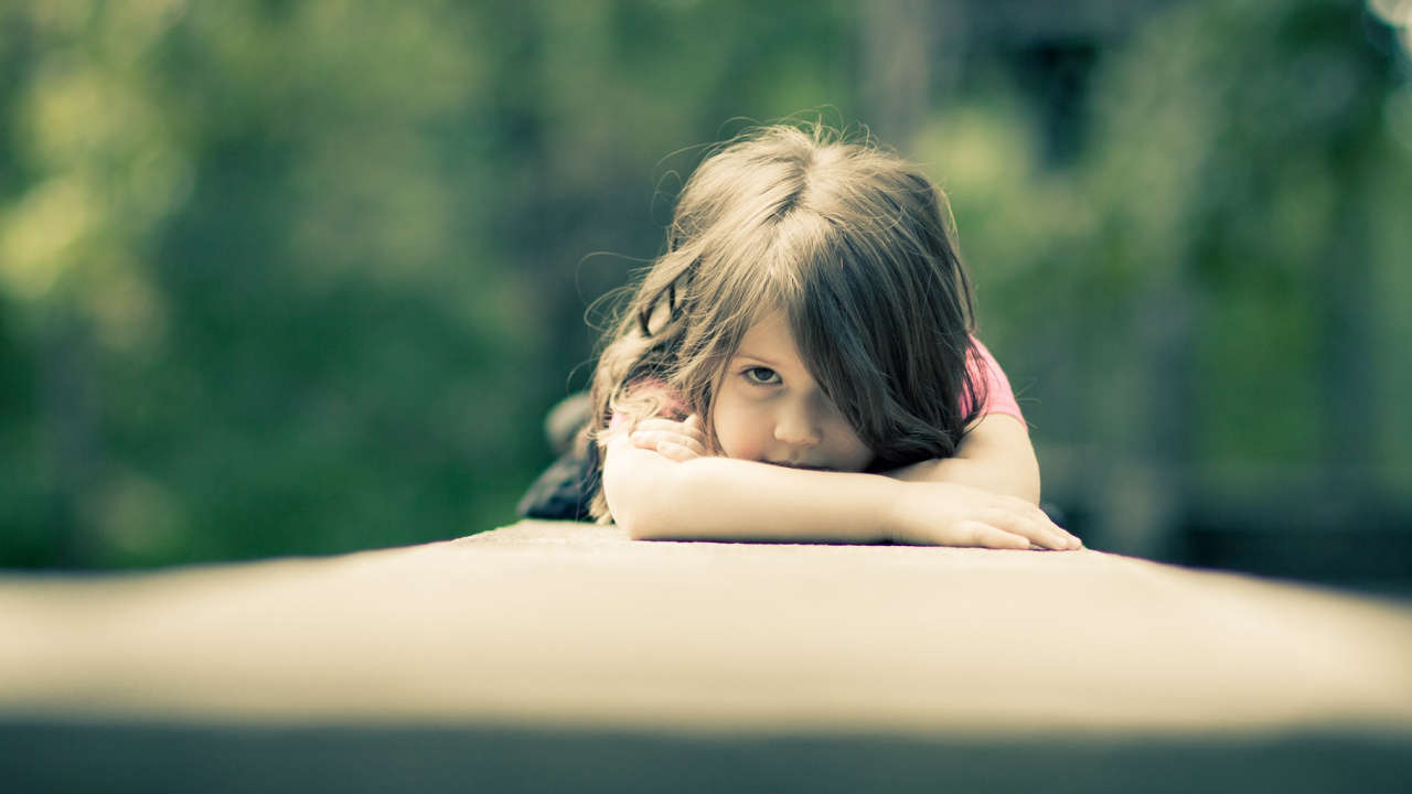 Skin, Grass, Girl, Green, Eye. Wallpaper in 1280x720 Resolution