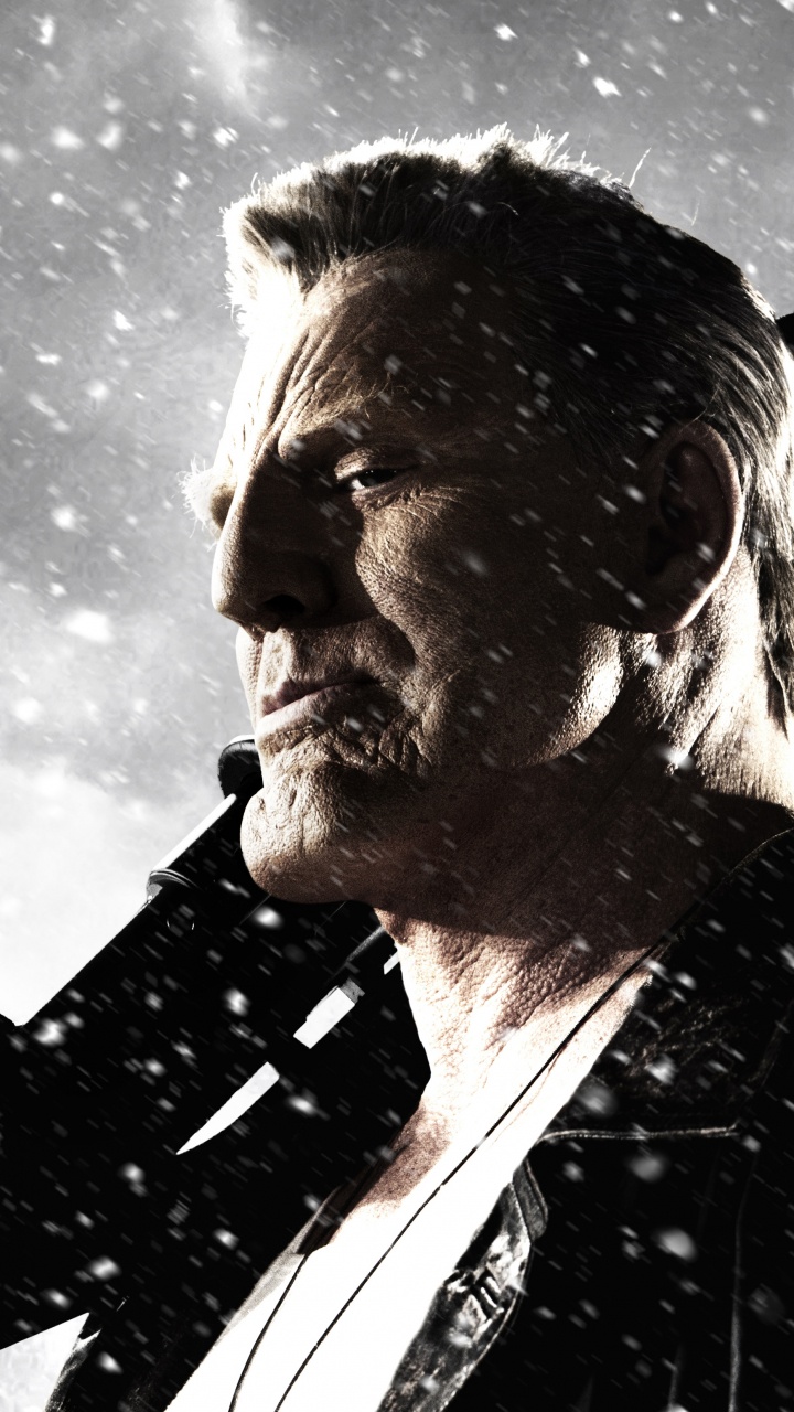 Mann in Schwarzer Jacke, Der in Den Himmel Schaut. Wallpaper in 720x1280 Resolution