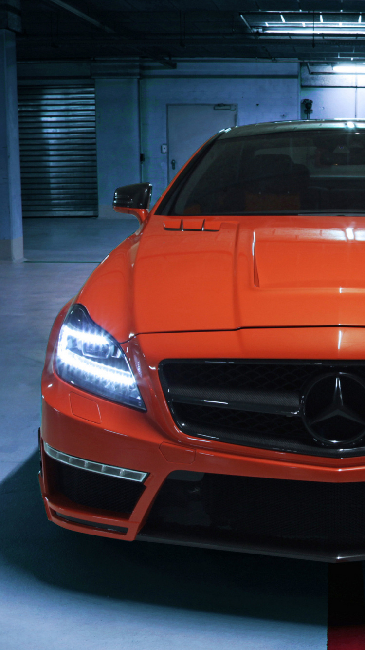 Roter Bmw m3 in Garage Geparkt. Wallpaper in 750x1334 Resolution