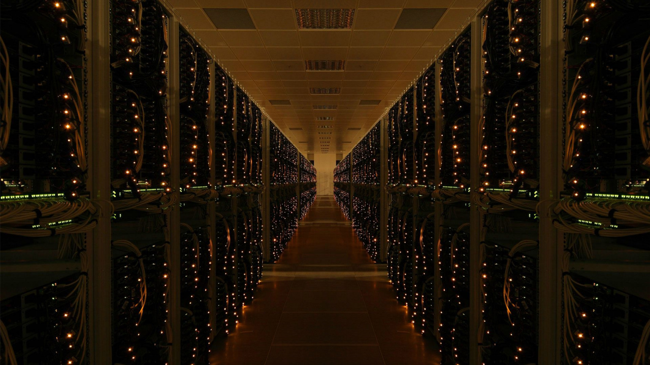 Braunes Holzflaschenregal Auf Braunem Ziegelboden. Wallpaper in 1280x720 Resolution