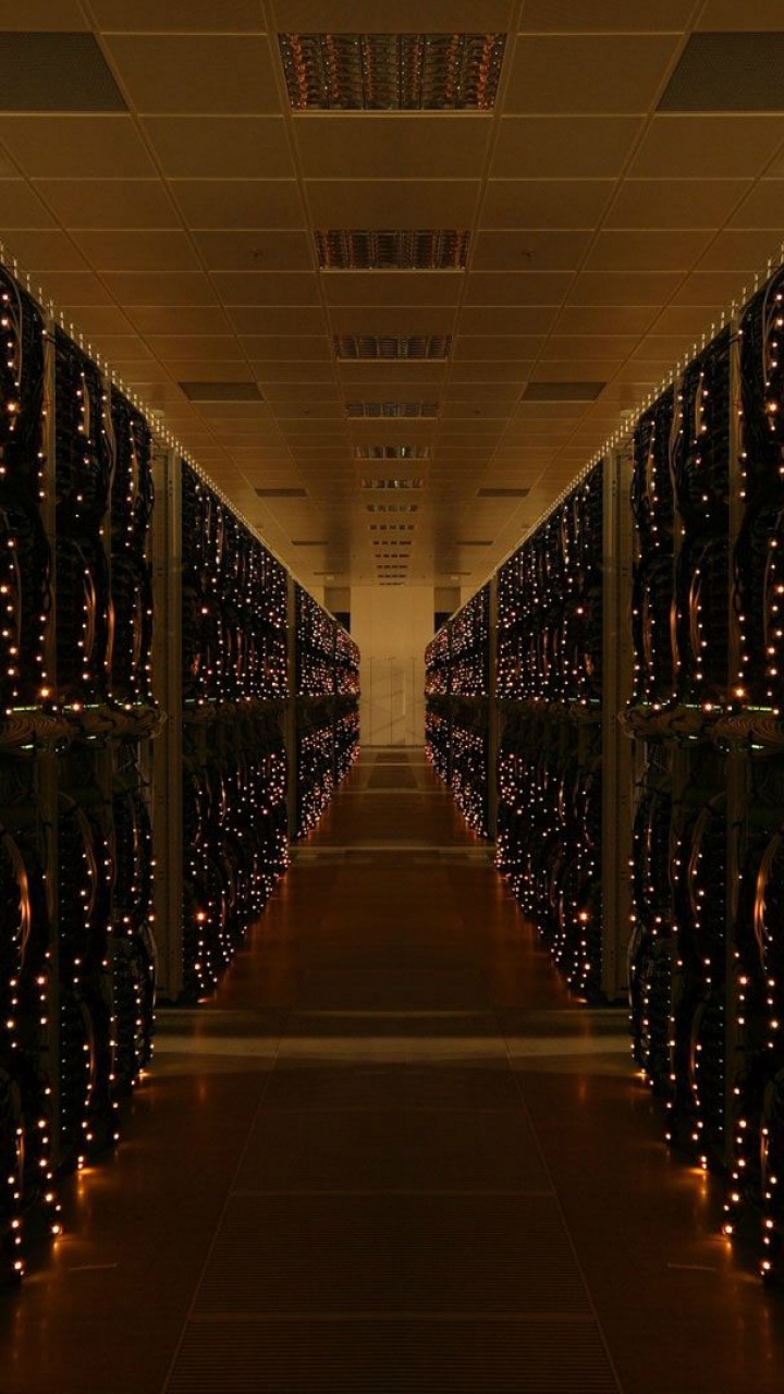 Braunes Holzflaschenregal Auf Braunem Ziegelboden. Wallpaper in 720x1280 Resolution