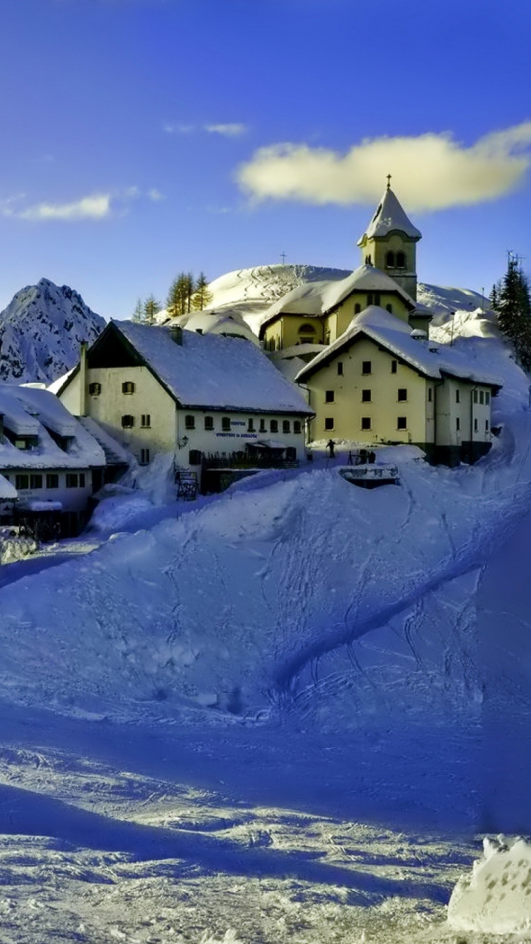 White and Brown House on Snow Covered Mountain During Daytime. Wallpaper in 750x1334 Resolution