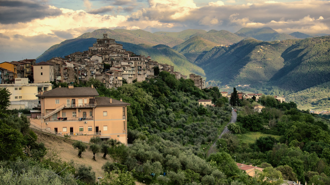 Brown Concrete Building on Top of Mountain During Daytime. Wallpaper in 1280x720 Resolution