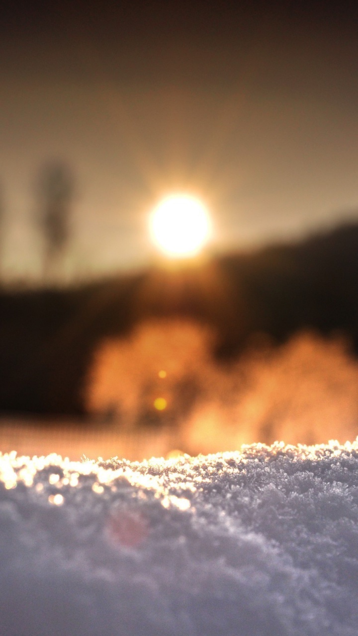 Campo Cubierto de Nieve Durante la Puesta de Sol. Wallpaper in 720x1280 Resolution