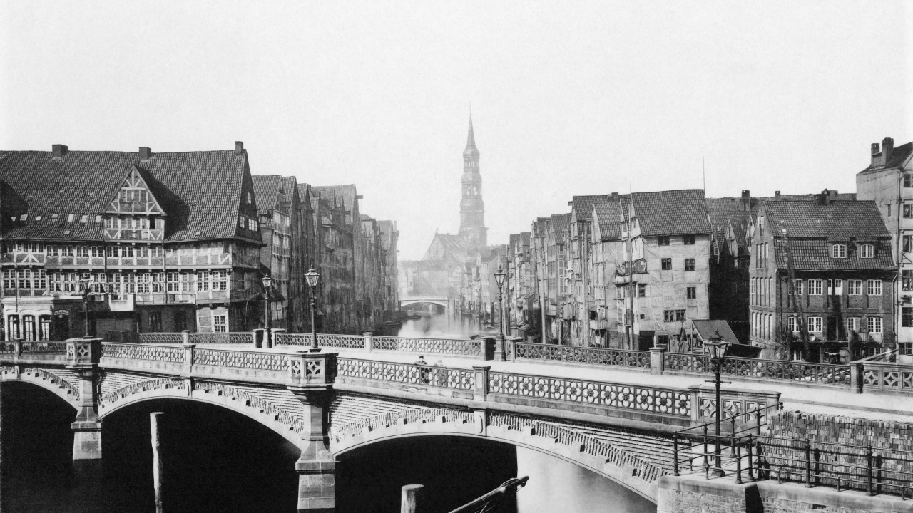 Photo en Niveaux de Gris D'un Pont Sur la Rivière. Wallpaper in 1280x720 Resolution